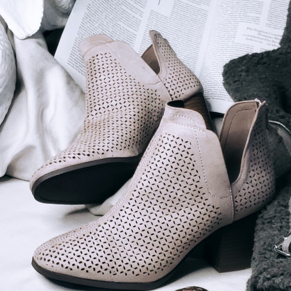 🆕️//The Clarice// taupe cutout ankle bootie - Picture 3 of 8